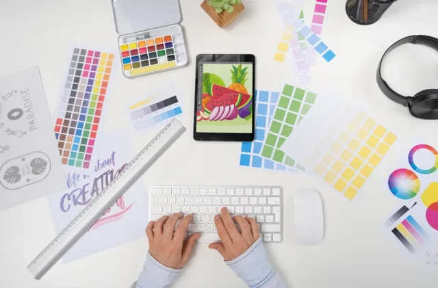Design grafic pentru branduri, print și social media